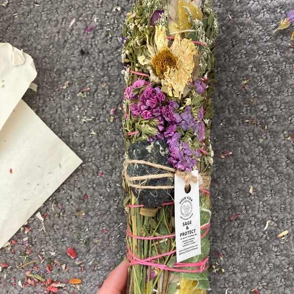 Sage & Protect Beeswax & Stone Wand/Smudge Stick Artisanal - Picture 4 of 5